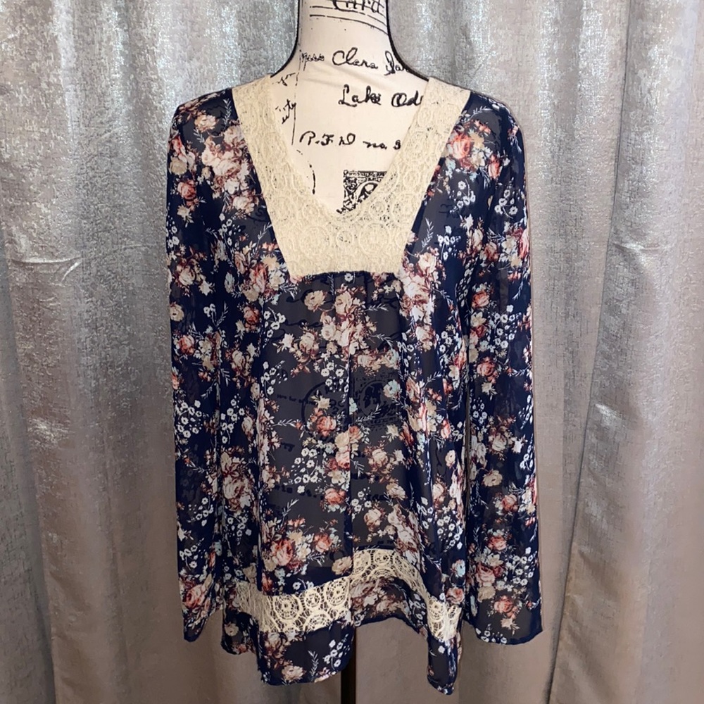 Beautiful Sheer Tunic Juniors Medium